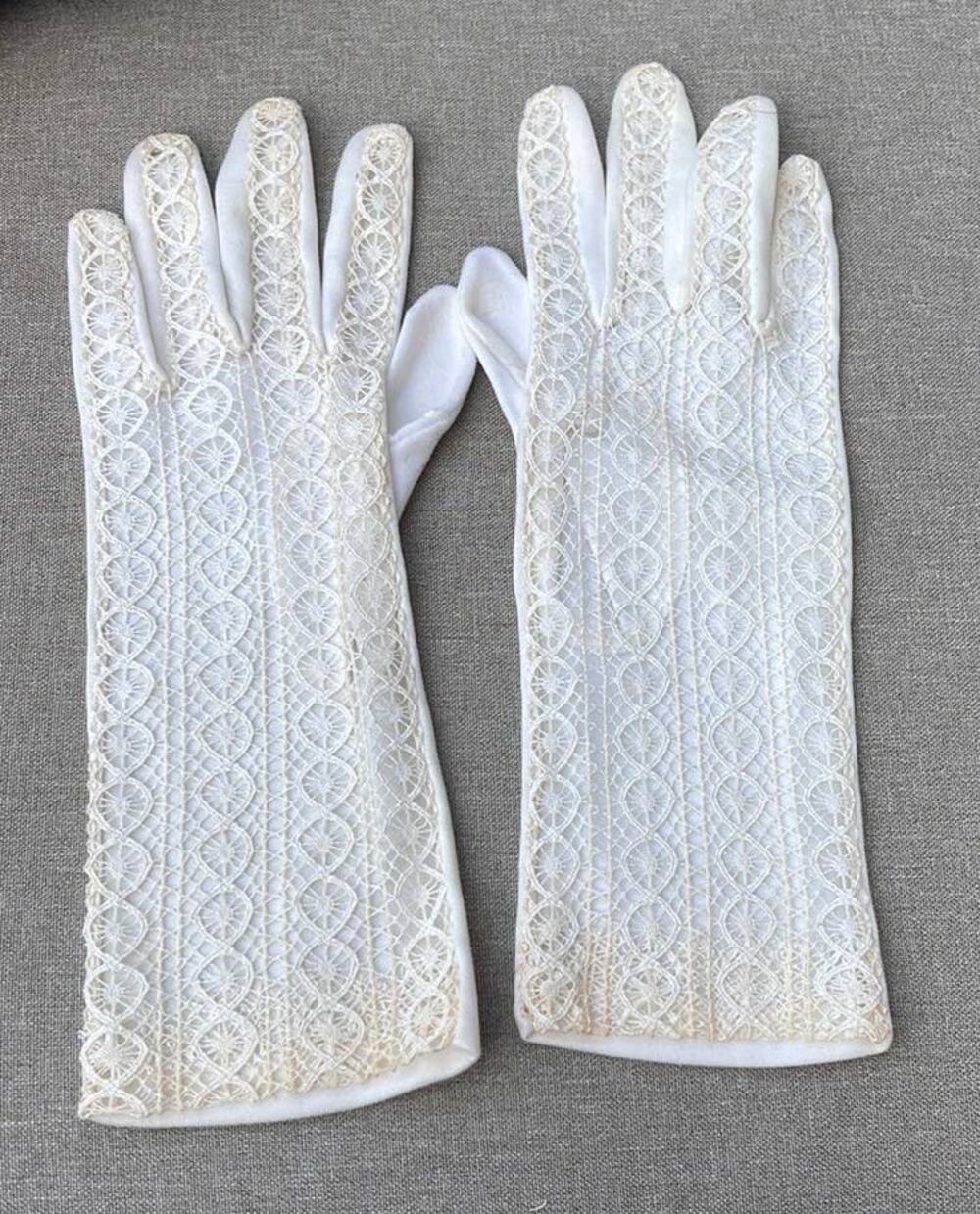 Vintage white lace dainty dress gloves